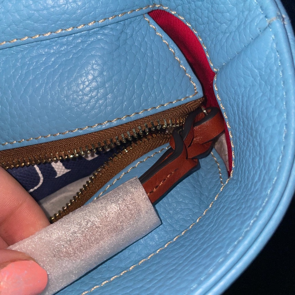 Dooney & Burke Large Shooper & framed coin purse - Picture 12 of 12